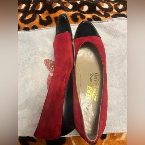 Red suede with black tip Ferragamo flats size 6 - Picture 2 of 4